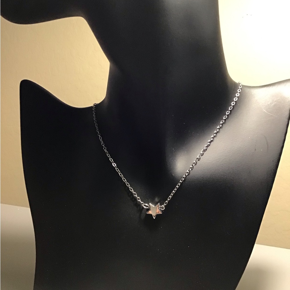Silver Color Star Pendant Necklace NIP